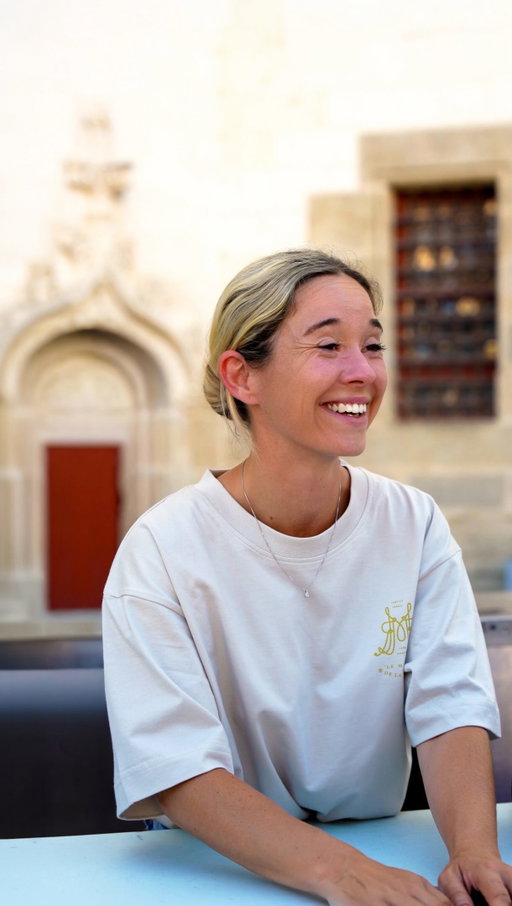 Samedi dernier, lors de la Nuit du VAN @levoyageanantes nous étions présents aux côtés de @lestablesdenantes.officiel dans la cour du Château des Ducs de Bretagne pour vous faire découvrir une création imaginée pour l’occasion et partager un beau moment autour de la cuisine nantaise. 

Au menu, une focaccia à la queue de bœuf confite, accompagnée d’une sauce gribiche aux herbes du jardin 🥪🌿

Merci à toutes celles et ceux qui sont venus découvrir cette recette 🫶🏽

📹 : @seeyouagency_ 

#levoyageanantes #nantes #restaurantnantes #nantesfoodies #lestablesdenantes
