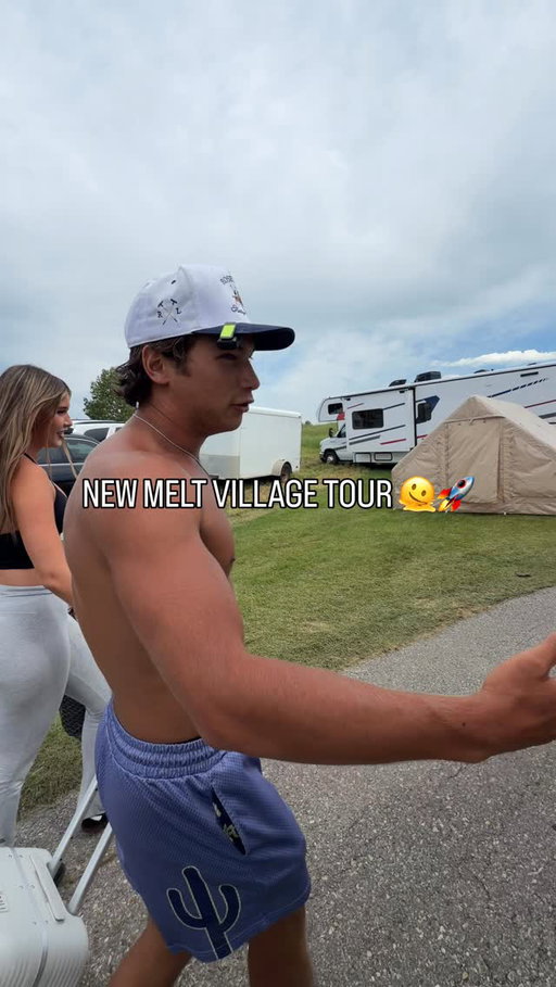 MELT VILLAGE TOUR 🏠 👀ALL HEART ❤️ ALL FOG 🌫️