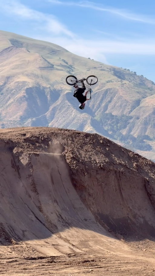 The ground was bumpy and slippery, I had to pedal as fast as I could, But I wasn’t going to let the mountain bike and dirtbike guys have all the fun. @monsterenergy #monsterenergy. #MonsterEnergy #FullDescend