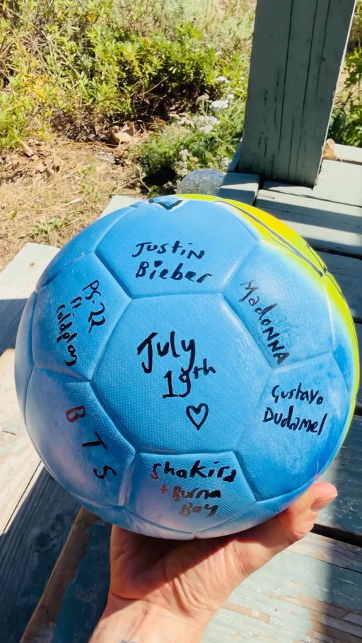 Justin Bieber, Burna Boy, Gustavo Dudamel and PS22 Chorus ft Coldplay have been added to the line-up for the first-ever FIFA World Cup™ Final Halftime Show at the New York New Jersey Stadium on July 19, alongside Madonna, Shakira and BTS! 

The 11-minute performance will raise funds for the FIFA Global Citizen Education Fund, improving access to quality education and football for children around the world.

@madonna @shakira @burnaboygram @bts.bighitofficial @lilbieber @gustavodudamel @theps22chorus @fifaworldcup @glblctzn