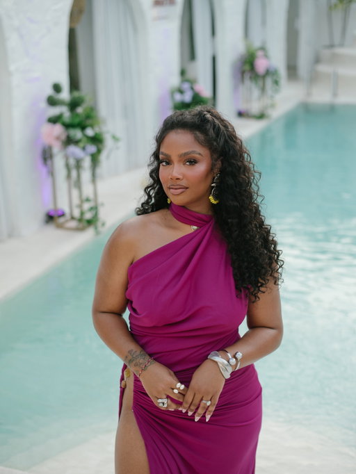 A table full of purple and unforgettable memories! Take me back to Bali !
Hair by @daisydoesmyhair 
Jewelry @jariatu.jewels 
@blackgirldigital @paradiseandvibe @hotelsages
