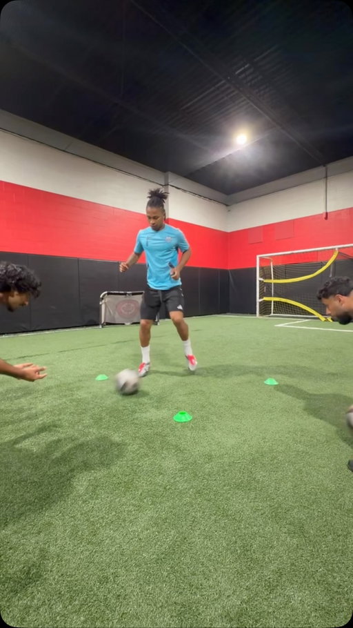 One-touch passing is all about quality, timing, awareness, and tempo. Progress the drill, increase the pressure, but never let the standard drop. Master the simple things, and the difficult moments in the game become much easier.

📲 Contact us:
📞 +1 (437) 475-5368
🌐 AbsoluteFootballTraining.com
📧 info@absolutefootballtraining.com
📩 DM us @absolutefootballtraining & @coachabz_

#AbsoluteFootballTraining #AFTBUZZ #SoccerTraining #TechnicalTraining #onetouchpassing