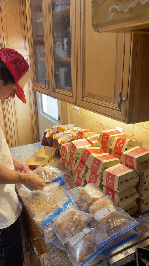 Arbys meal prep time !! 

#arbys #arbyspartner #fanpage