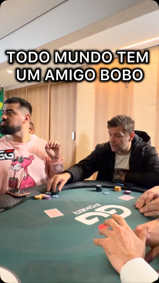 VANTAGEM DE BRINCAR ONLINE NA @ggpokerbrasil é NAO ter um amigo igual o @victorsarro !
Se liga @ojoecardoso!
Logo mais você poderá participar do Torneio dos influenciadores, e aí, acha que consegue ganhar de Algum? 
Vem pra GGPOKER
#publi #divirtasecomresponsabilidade #+18