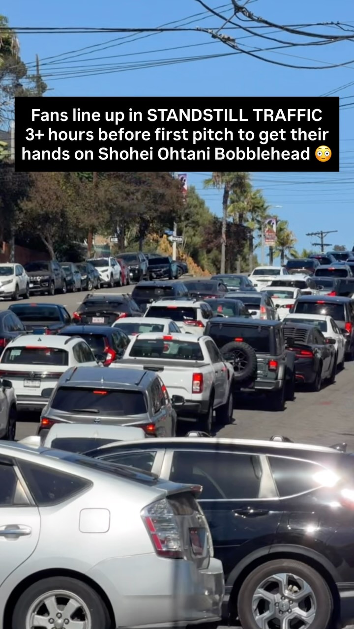 54,000 Dodgers fans will go home tonight with a very special “Greatest Game Part 2” Shohei Ohtani bobblehead 🕴️

The giveaway is a special collectible that honors his historic 10-strikeout NLCS Game 4 performance 

#TickPick #dodgers #losangeles #shoheiohtani #mlb