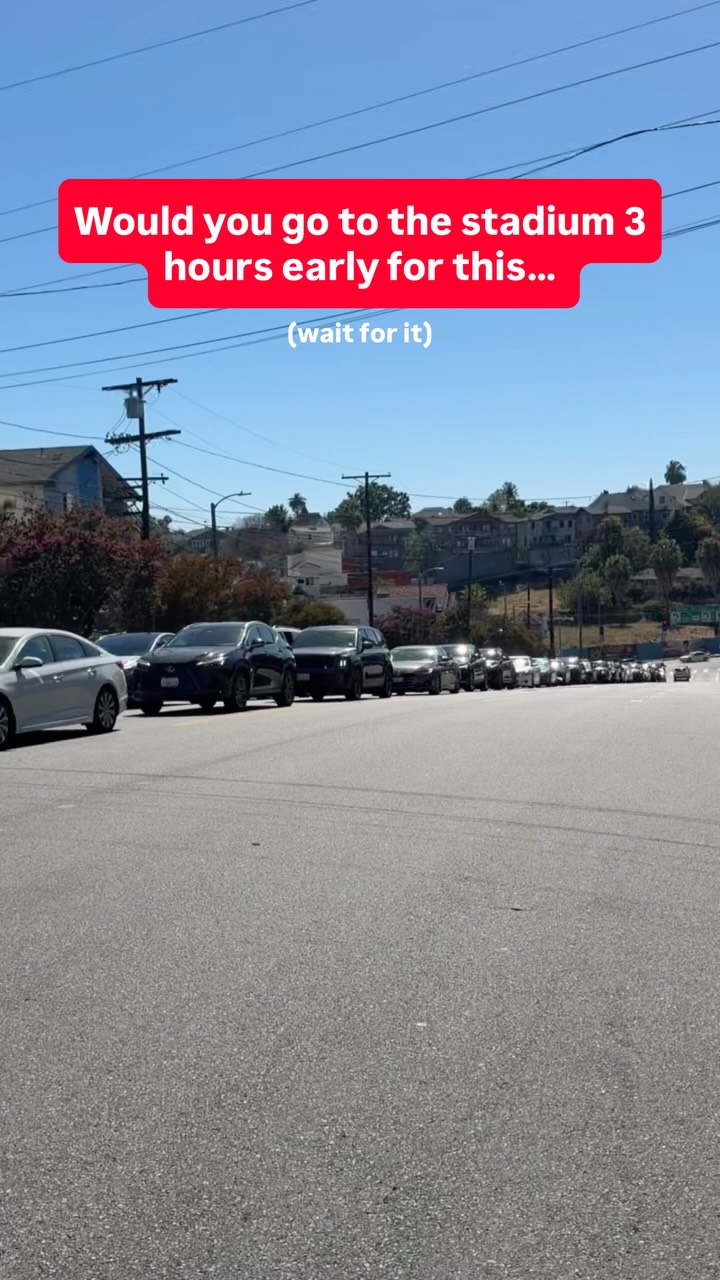 Cars have nowhere to go while waiting in line for Shohei Ohtani bobblehead night at Dodger Stadium. 54,000 fans will receive the collectible … which is nearly the whole stadium as full capacity seats 56,000. 

The “Greatest Game Part 2” bobblehead giveaway commemorates his historic NLCS Game 4 performance ⚾️

#TickPick #mlb #shoheiohtani #losangeles #dodgersnation
