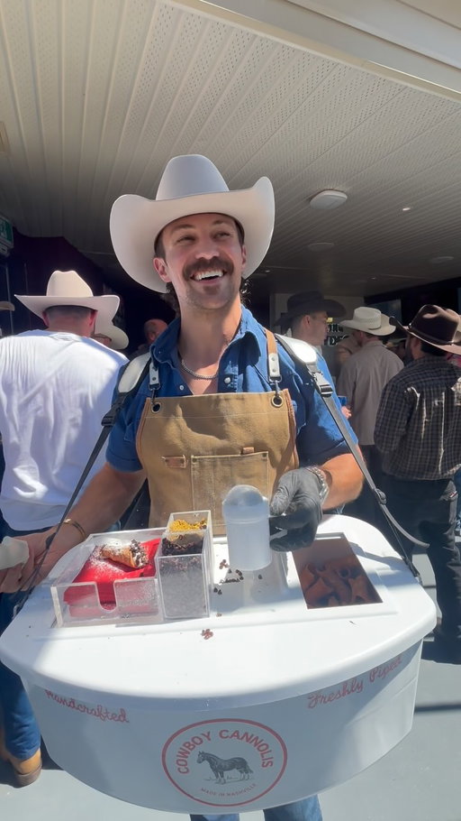 This cannoli by the Cannoli Cowboy is for you 😉🤠🐎
•
•
•
•
•
#fyp #canada #calgary #rileygreen #viral