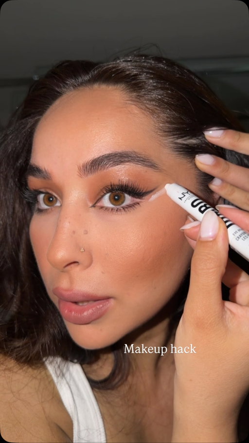 Use the @nyxcosmetics_canada @nyxcosmetics eye pencil jumbo to lift your face!!! So easy!! Who’s tried this hack? 

#nyxcosmeticspartner #makeuphack #makeup