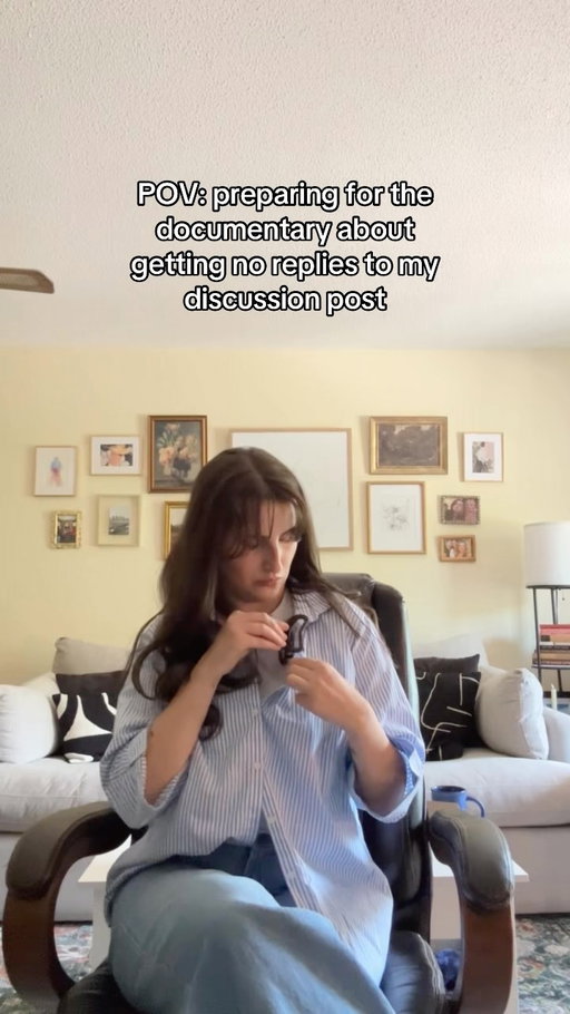 Just one reply 🥲 #collegehumor #onlinestudent #collegelife #discussionpost