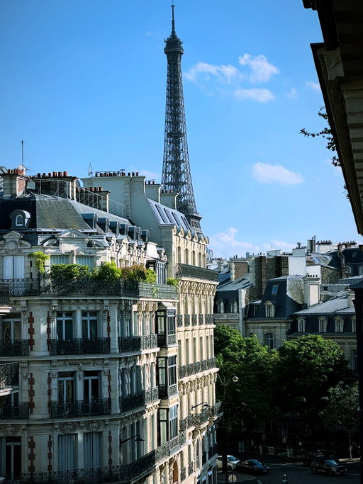 A week in paris during summer 

Living da vida loca 🤣 friends food fashion family