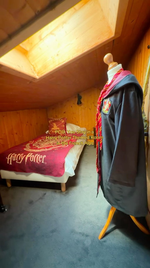 Any Harry Potter fan knows… we will literally travel to Alps for a HP themed room 🪄⚡️

#harrypotter #hotelstay #leviosa #france