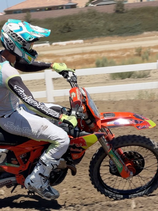 Having fun again @lakeelsinoreraceway 
@kevinballanger221 with the iPhone video 🤳🏽