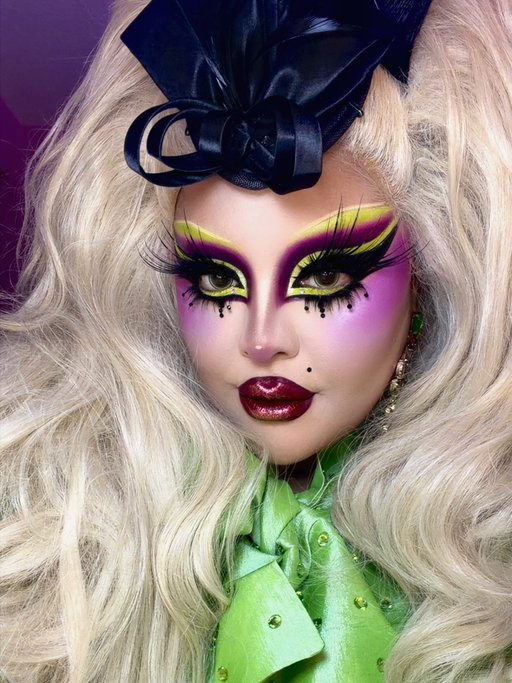 Never posted the pics for this look cause I made so many vids with it but whateva!!!!! 🌝🌝🌝
@wigsbytips Wigs
@pinkyparadisedotcom Eclipse green lenses ✨
@mehronmakeup Skin Prep Pro, Clown White Lite, Cremeblend Stick in Med 2 ✨ 
@anastasiabeverlyhills Contour Stick in Core Shadow ✨
@madebymitchell Color Case for eyes and base
@onesize Secure the Sweat, Secure the Blur and Turn Up the Base stage white powder ✨
@rcma No Color Powder
@inglot 77 Gel Liner
@blendbunnycosmetics Ellis palette for eyes, and contour ✨
@colourpopcosmetics Fade Into Hue and Best of Both Worlds Eyeshadow Palettes, Double Life Eyeliner✨
@maccosmetics Nightmoth lip liner 
@wetnwildbeauty Chameleon Lip Oil in Pink ✨
@maybelline Superstay Vinyl Ink in 55
@smashboxcosmetics Always On Liquid Lipstick in Miss Conduct ✨
@essence_cosmetics Black Liquid Liner 
Top lashes are @eldorafalseeyelashes over and randoms from the hair shop underneath
Bottom lashes are a bunch of lashes frankesteined together and rhinestoned 
✨=gifted
#makeup #dragqueen #dragmakeup #makeuplover #makeupaddict