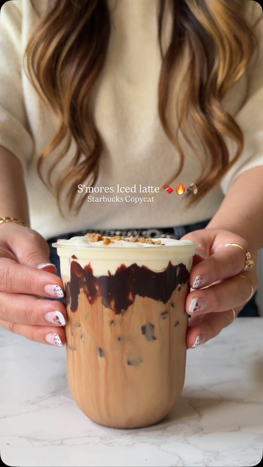 S’mores Iced latte 🪵🤎✨Starbucks copycat
It’s simple and delicious 🤤 

Recipe: 
1 tbsp of brown sugar 
1/2 tbsp of toasted marshmallow syrup 
1 tbsp of chocolate powder 
Pinch of salt + 2 shots of espresso ☕️ 
Add milk + ice and Chocolate drizzle 
Marshmallow cold foam :
3 tbsp of heavy cream +2 tbsp of milk + vanilla paste+ 1 tbsp of toasted marshmallow syrup 

#coffee #icedcoffee #smores #starbucks
