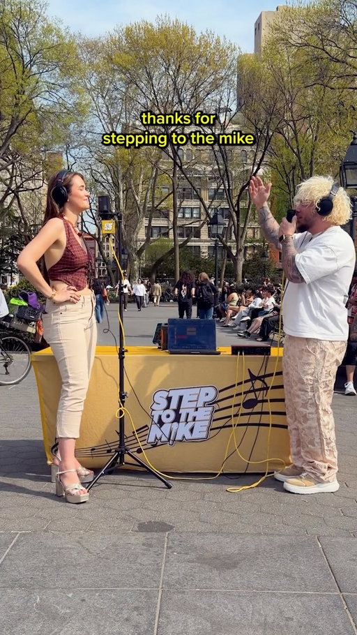 She really turned Washington Square Park into a speakeasy 🍸🚬