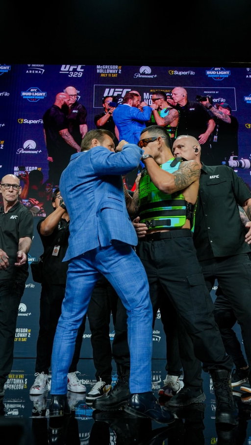 Man I’m going to miss those sunglasses @oakleymeta #UFC329