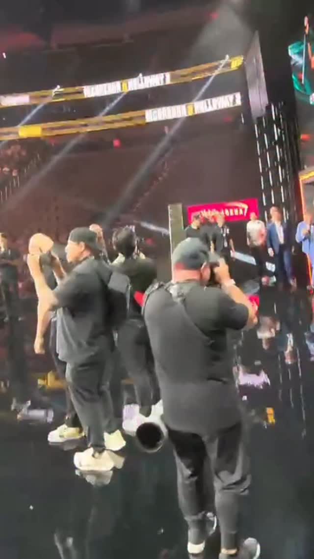 Up close and personal 👀

This @OakleyMeta POV of the faceoff between Conor McGregor and Max Holloway is wild! #UFC329