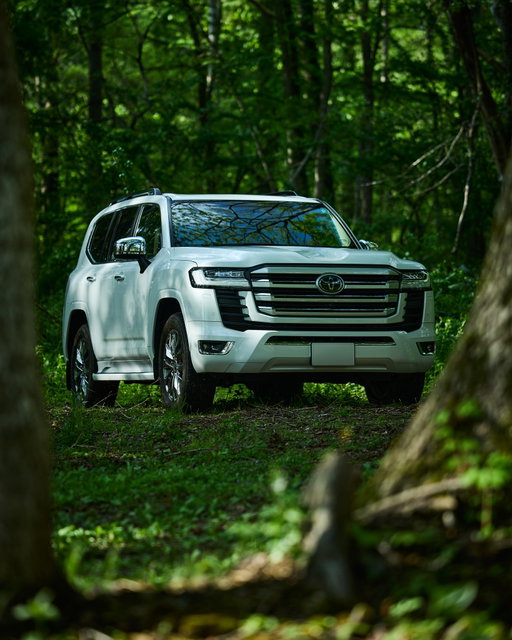 Power with a quiet side.

#TOYOTA #LandCruiser300 #SUV