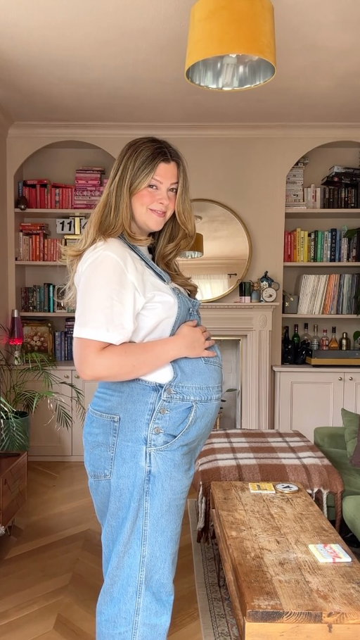 Checking in with a baby bump update… We’re slow cooking pretty nicely over here 😗🤌🏻✨