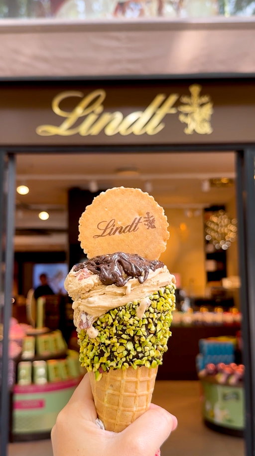 Unlock your new favorite moment of the day ✨⁣
⁣
Come visit us in store and make our ice cream your summer ritual🍦🍫⁣
⁣
#Lindt #LINDOR #SummerVibes #SweetMoments #GelatoTime #ChocolateLover #DailyTreat