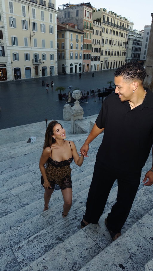 Would you believe me this v similar to the first time we met? We’ve been best friends from the start. 🫶🏼
.
.
#bestfriends #friendstolovers #relationshipgoals❤️