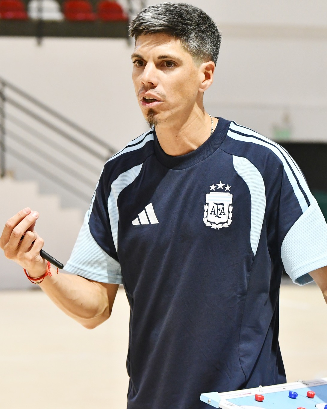 #Futsal Matías Lucuix convocó a dieciocho jugadores para realizar un microciclo de trabajo de cara a la #LigaEvolución.

Los jugadores entrenarán de lunes a jueves en el Coliseo del Predio Lionel Messi, en Ezeiza.

📰 www.AFA.com.ar