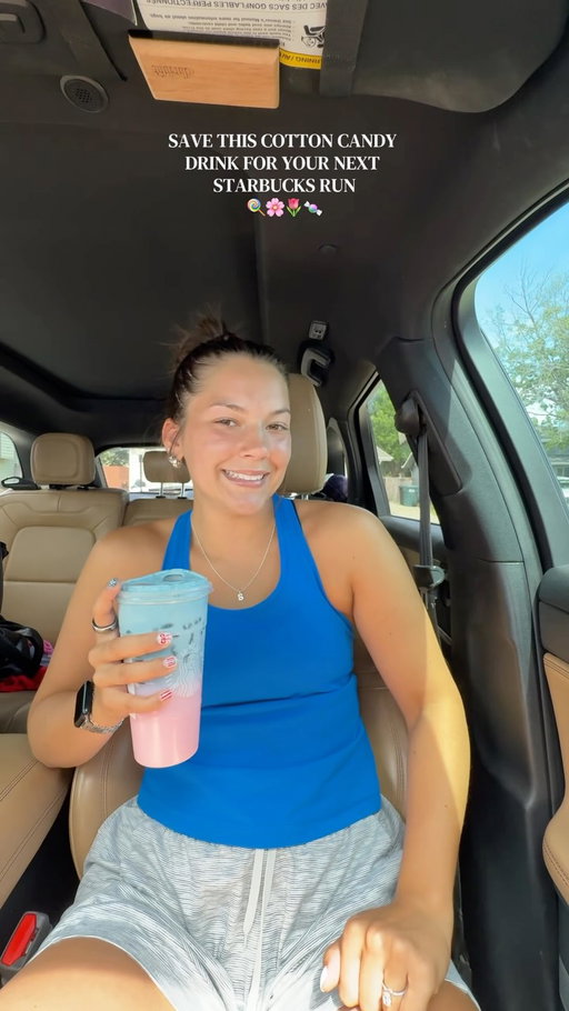 Save this drink for your next @starbucks run ✨💛🍭 and everyone go follow @ariyoderr because she’s just truly the best! #lifestyleinfluencer #starbucksvlog #cometostarbuckswithme #starbucksrefreshers #cottoncandyrefresher