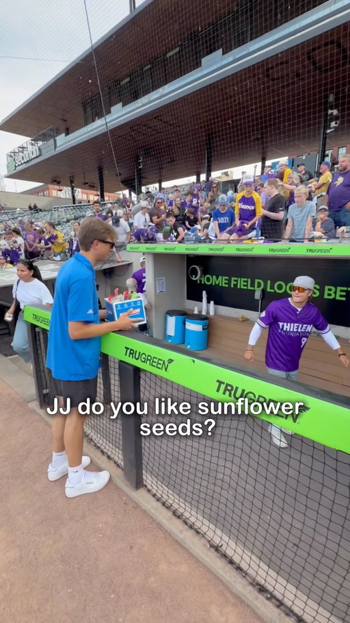 Do you like sunflower seeds? 🏈 @jjmccarthy
