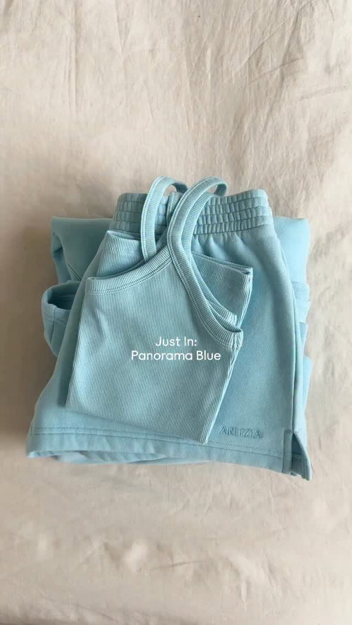 A special delivery that looks good from every angle. Available in Sweatfleece, HomeStretch™ and Golden sets.