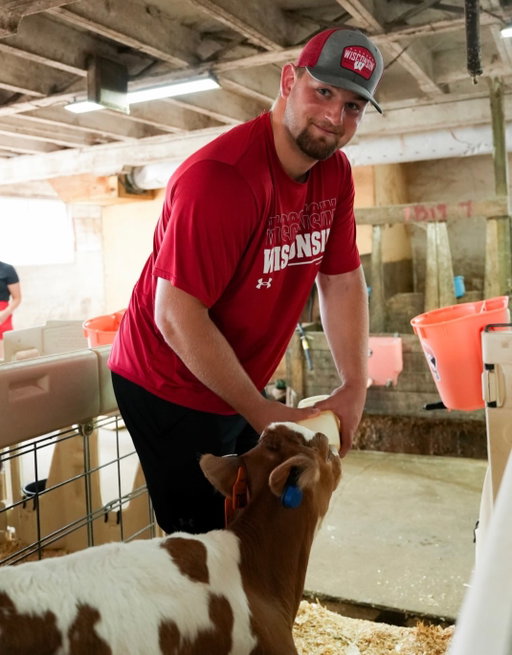 Learning life on the dairy farm 🐄 @americasdairyland