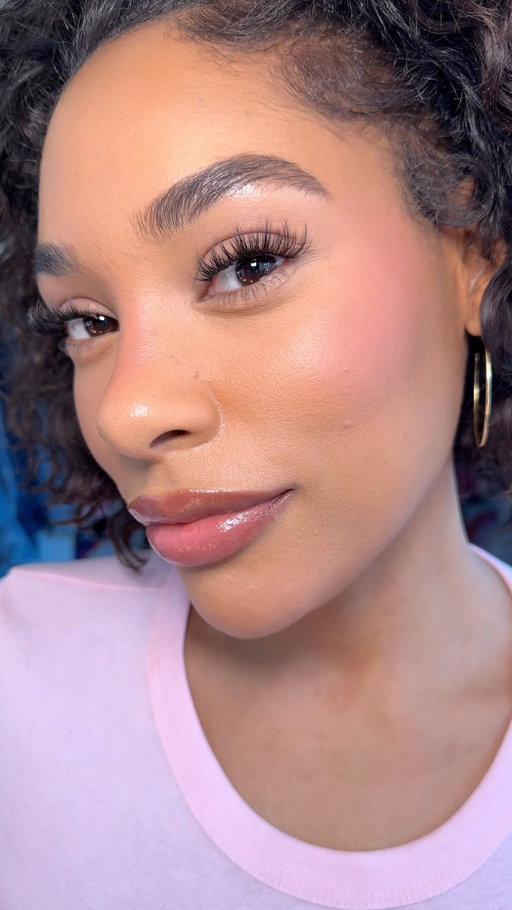 #toofacedpartner 🍑 Do ya’ll remember the original Peach collection?! It’s back but even better! 😩🙌🏽✨
I’ve been using the new Peach Perfector Blurring Loose Setting Powder from @toofaced and I love how it helps blur the look of pores and texture while keeping my makeup looking smooth and fresh and NOT CAKEY. It comes in 5 shades, so you can customize your perfect match or brighten specific areas like under the eyes.

And yes… the iconic peach scent is back. 🍑💕

Available now at @ultabeauty.

#TooFaced #PeachPerfector #UltaBeauty