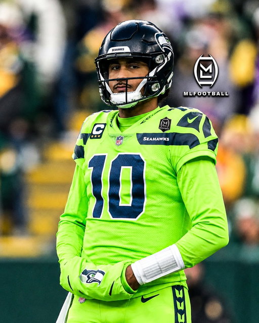 THE #NFL COULD HAVE LOOKED COMPLETELY DIFFERENT…

The #Seahawks reportedly had strong interest in drafting Jordan Love during the 2020 Draft.

Seattle owned the 27th overall pick, and Love’s name was heavily connected to them throughout the pre-draft process.

But the #Packers jumped one spot ahead, trading up to #26 overall to select Love before Seattle ever had the chance.

Green Bay found its future franchise quarterback — and Seattle was left wondering what could have been.

#NFL