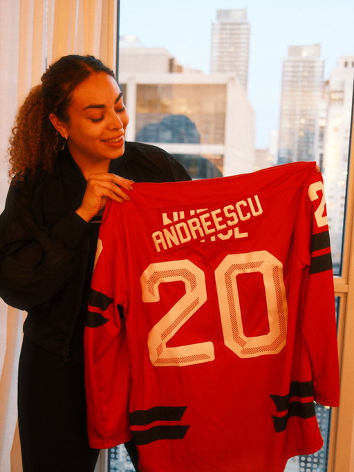 Supporting my #TeamRogers fam 🎾 

Canada down, always! We have one more reason to wear red this summer. #WearRedAgain #sponsored