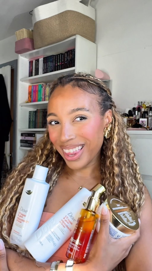 On pense à protéger notre peau du soleil… mais nos cheveux ? ☀️👀
La gamme Dove UV Repair & Glow fait maintenant partie de ma routine estivale. ✨
#dovecanada #doveuvrepairandglow