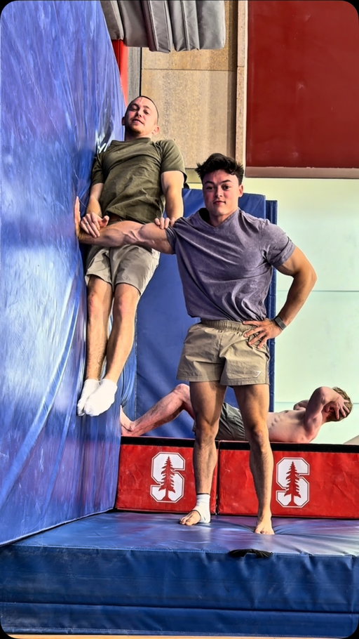 What’s happening?!

#calisthenics #gymnastics #illusion #challange
