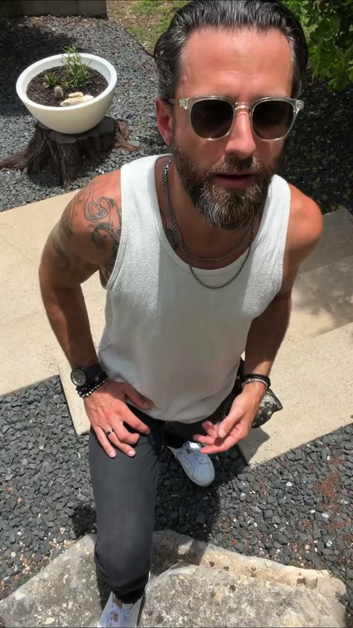 When you just need a little peace.

Sometimes the bravest thing you can do is admit you need help. 

I wrote this track as a reminder that it's okay to ask for a little strength when the weight feels like too much.

I hope this one finds you exactly where you need to be today.

Listen to my song "Peace" through the link in bio.

#music #peace #newmusic #empowerment #singersongwriter