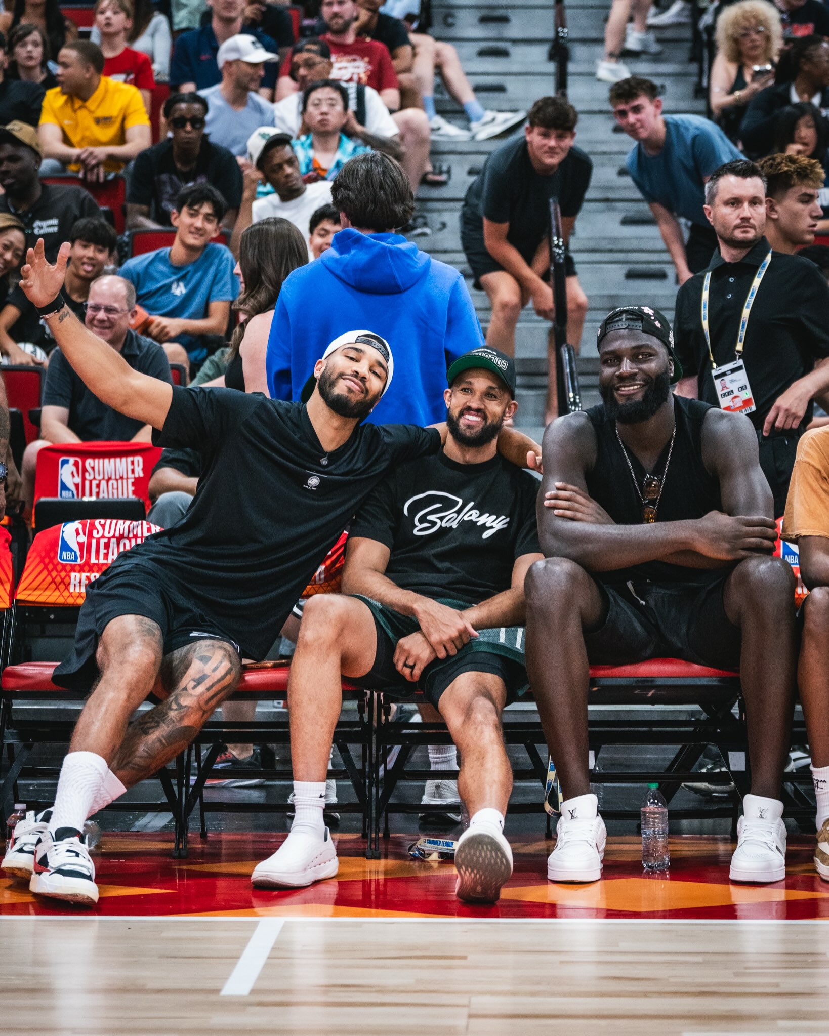 Da boyzzz pulled up to Summer League 👀

Summer League swag

Portugal 👑🇵🇹