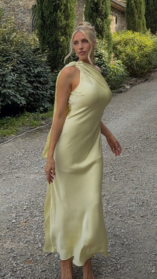 We’ll let the ‘Ellopez Maxi Dress’ do the talking. 🤭⁠