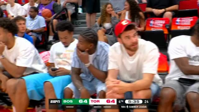 The camera caught Scottie Barnes on his phone at the Raptors Summer League game 😭