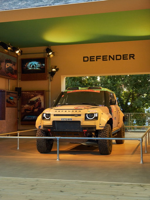 Taking centre stage.

⬝ DEFENDER DAKAR D7X-R
⬝ GOODWOOD FESTIVAL OF SPEED
 
#Defender #FOS
 
Model shown is Defender Dakar D7X-R, not available for sale. Motorsport and off-road driving involve significant risk, including serious injury or death.