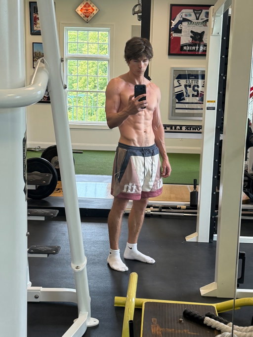 Been grinding in the gym this summer... turning 40 inspired me to be as healthy as possible... keeping my body moving makes me feel stronger but just as importantly helps keep a clear mind...💪🧠