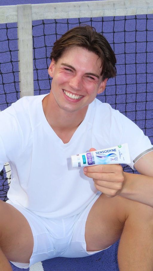 AD | Sensitive teeth? Not for me thanks to @sensodyneuk 

Wish it could make me play better though 😂

#Sensodyne