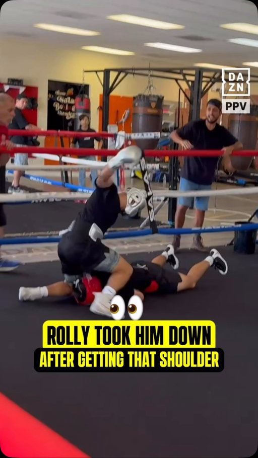 Rolly’s reaction to getting a shoulder check in this sparring session 👀🔥

#RollyTeofimo | Aug 22 | Live on DAZN and DAZN on Prime 🤳