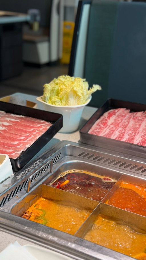 There’s so much more to @haidilao_us @haidilao_bellevue @haidilaoseattle than the dancing noodles and robot servers. 🤖🍜 They also have some fun DIY creations you have to try!

For a limited time, tell your server “summer vibes” and you’ll get a special surprise. ☀️✨

If you’re a Haidilao Member, don’t miss these exclusive deals:

* Meat O’Clock (Mon–Fri before 5 PM & Mon–Sun after 9:30 PM): Get an A5 Wagyu Chuck Roll for $19.99 (limit one per table).
* Plus, check out other member perks like weekday combo meals, Happy Hour discounts, and Tuesday Member’s Day savings!

🌶️ DIY Hot & Sour Glass Noodles
* 1 spoon vinegar
* 1 spoon soy sauce
* ½ ladle oyster sauce
* Minced beef
* ½ spoon minced garlic
* Chopped scallions
* Cilantro
* Millet chili
* Spicy soup broth

How to make it: Boil the glass noodles in the spicy broth for about 2 minutes. Transfer them to your prepared sauce bowl, mix everything together, and enjoy!

🍋 Thai-Style Lemon Shrimp Paste
* Millet chili
* Minced garlic
* Cilantro
* 1 spoon soy sauce
* 1 spoon vinegar
* ½ spoon oyster sauce
* Lemon slices
* ½ packet white sugar

How to make it: Cook the shrimp paste in the hot pot, then add it to the sauce and mix well before eating.

Which one are you trying first? 👇

#hotpot #haidilao #hotpothack #hotpotnight #hotpotrestaurant