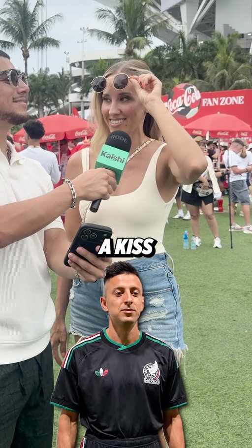 Piojo can’t keep getting away with this 😭

The ladies can say no to Ronaldo… but somehow they can’t say no to Piojo 🇲🇽🐐

#WorldCup