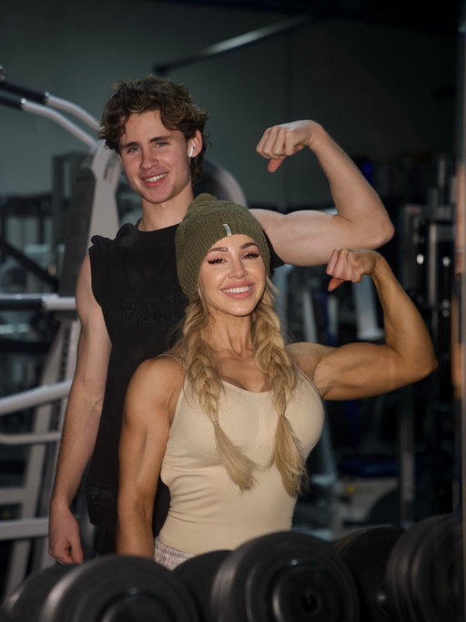 Son like Mother (or) Mother like Son ? 💪😅

#mumandson #gymfamily #ﬁtfam