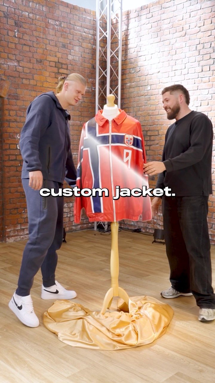 I Surprised @Erling Haaland with a Custom Jacket 🇳🇴

Designer: @bydrysdale

#worldcup #worldcup2026 #haaland