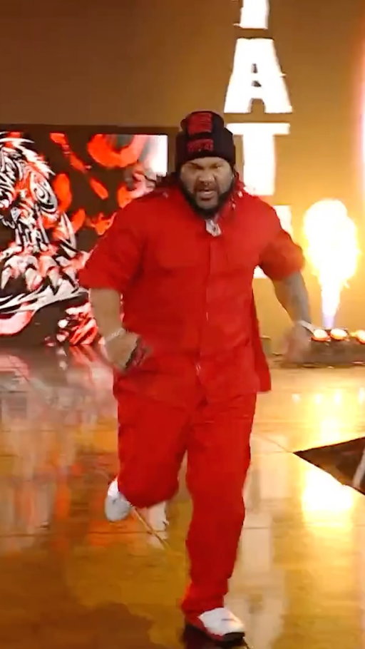 The Samoan Werewolf had some BUSINESS to take care of with Solo Sikoa 👊