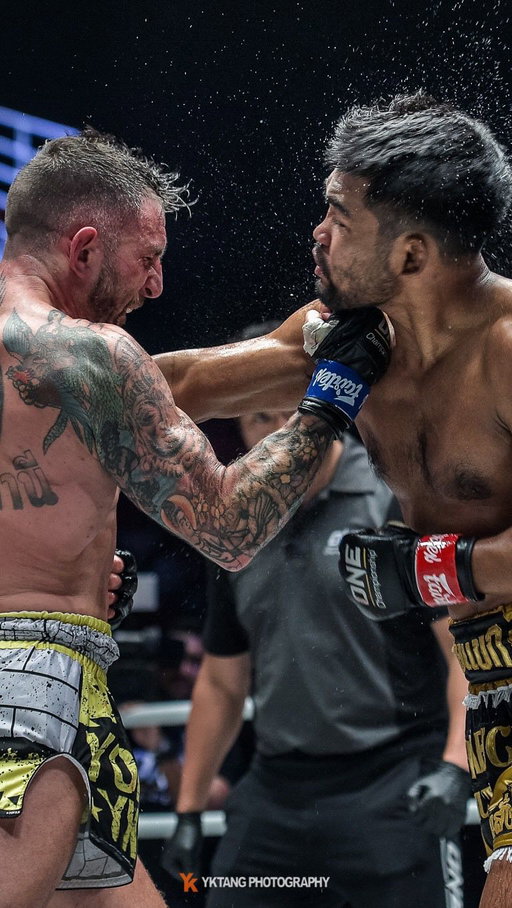 Sometimes forget how badly we battered each other in this fight  Rodlek at this time was literally like trying to fight a bull🤣

Volume up ⬆️ 

#muaythai #fighter #combatsport