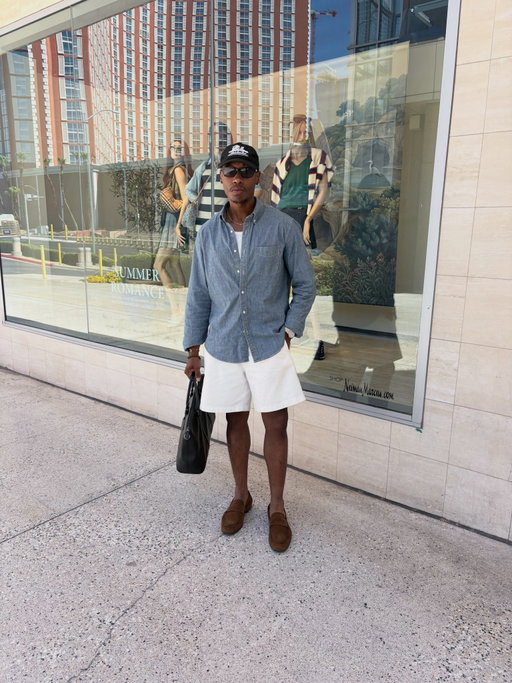 One pair. Four looks.

I challenged myself to style the Classic Penny Loafer from @brunomarcshoes four different ways during my weekend in Vegas.

• Summer Tailoring
• Weekend Coffee
• Night Out
• Travel Look

Crafted with a classic full-grain leather upper, these loafers feature a timeless silhouette, an easy slip-on design, and are comfortable enough for all-day wear. The best part? They’re versatile enough to move seamlessly from casual daytime outfits to more elevated evening looks.

Versatility > buying more. Investing in pieces that can be styled multiple ways is what building a great wardrobe is all about.

Which look are you choosing?